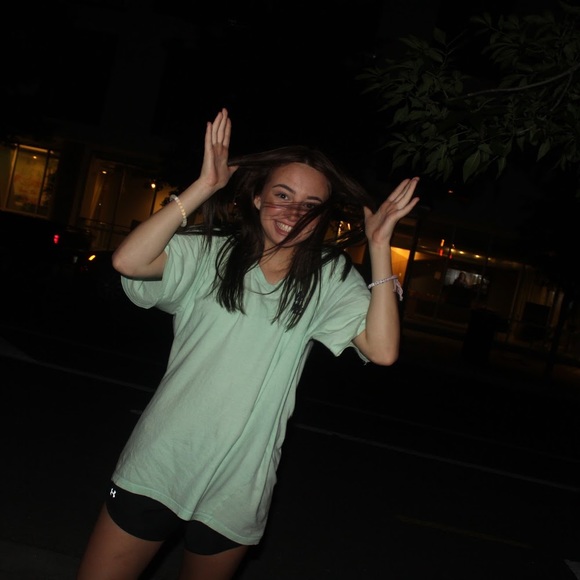 Profile Picture of Brianna Wallgren (@briwallgren) on Poshmark