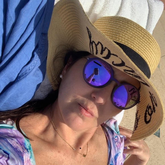 Profile Picture of Esther Bensabat (@esther_bensabat) on Poshmark