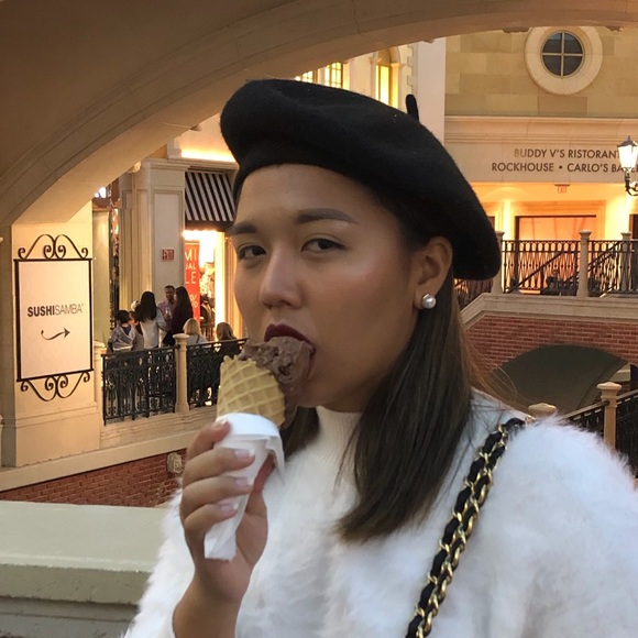 Profile Picture of Hannahn Quijano (@hannahnq) on Poshmark