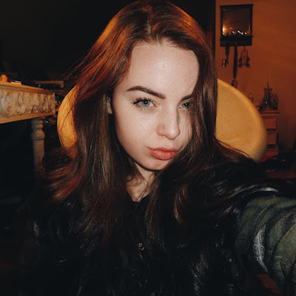 Profile Picture of Amanda Berdis (@berdisamanda) on Poshmark