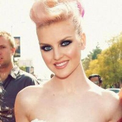 Profile Picture of #FOLLOW BACK (@MirandaEMalik) on Twitter