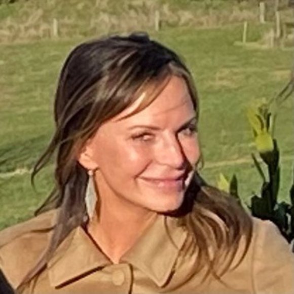 Profile Picture of Manon Youdale (@manonyoudale) on Poshmark