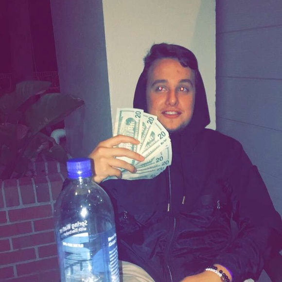 Profile Picture of Michael Parello (@mikeparello) on Poshmark