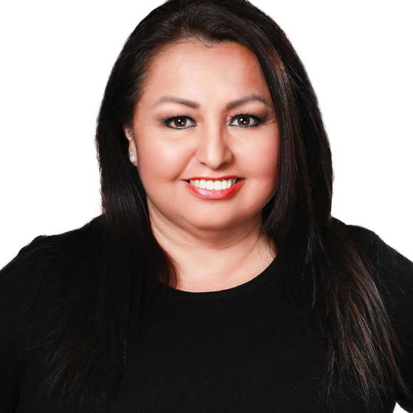 Profile Picture of Maura Yacub (@maurayacub) on Poshmark