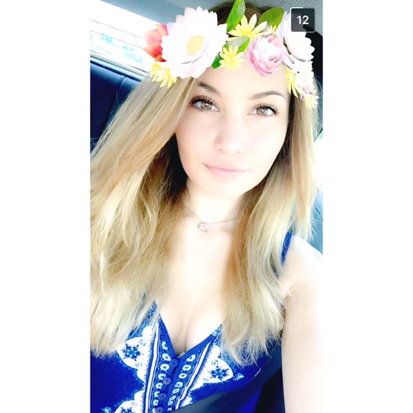 Profile Picture of Teegan Coombes (@holly189) on Poshmark