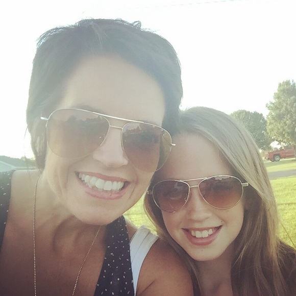 Profile Picture of Carolyn Yoder (@carolynyoder3) on Poshmark