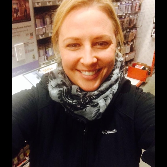 Profile Picture of Dawn Parry (@sullymate) on Poshmark