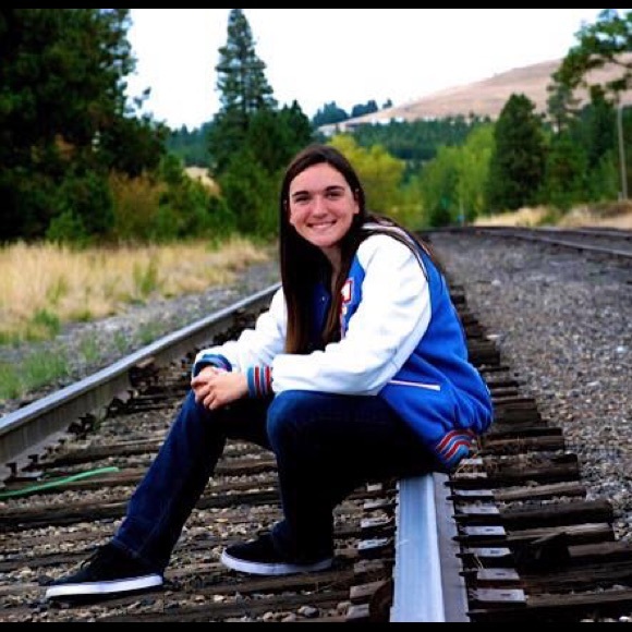 Profile Picture of Kayla Figler (@figzzz34) on Poshmark