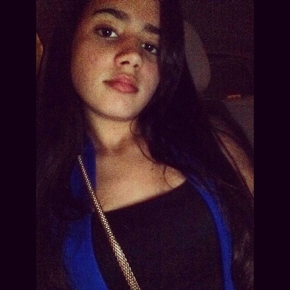 Profile Picture of Fabiana Ramos (@fvbiana) on Poshmark