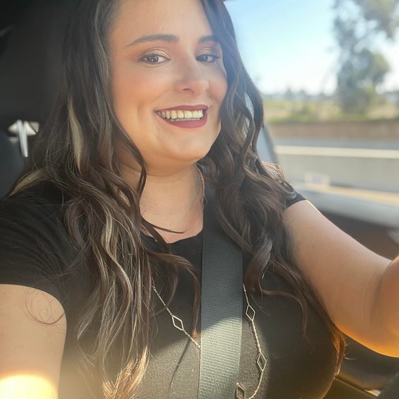 Profile Picture of Sabs Mackessy (@sabszzz) on Poshmark