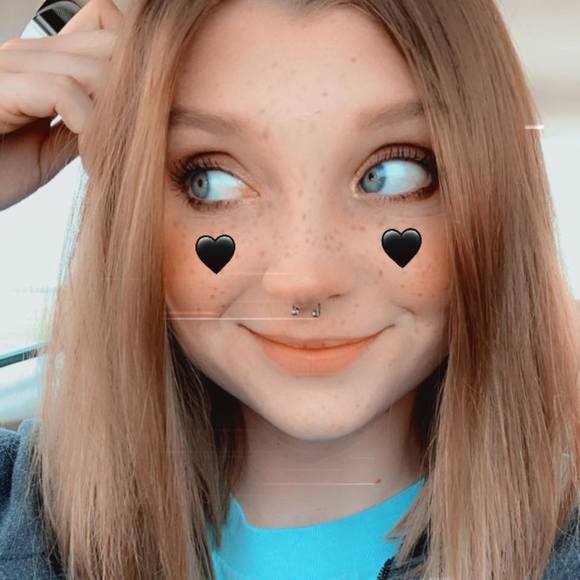 Yasmeen Faccenda - Poshmark Profile Picture of Yasmeen Faccenda (@yasmeenfaccenda) on Poshmark