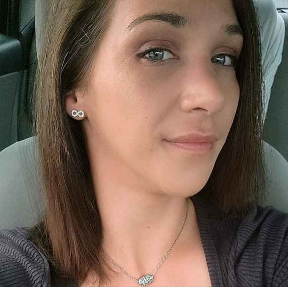 Profile Picture of Lisa Crego (@cregolisa2) on Poshmark