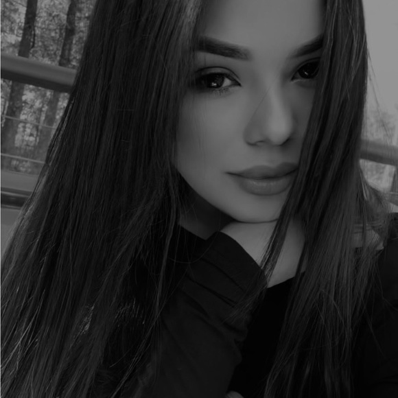 Profile Picture of Josseling Morales (@josselingmachad) on Poshmark