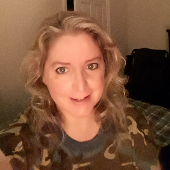 Profile Picture of Molly Vanluven (@vmolly6886) on Poshmark