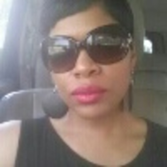 Profile Picture of Stephanie Stubbs (@step2it380) on Poshmark