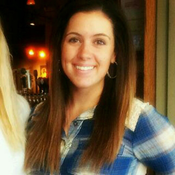 Profile Picture of Calyn Adams (@caycayadams) on Poshmark