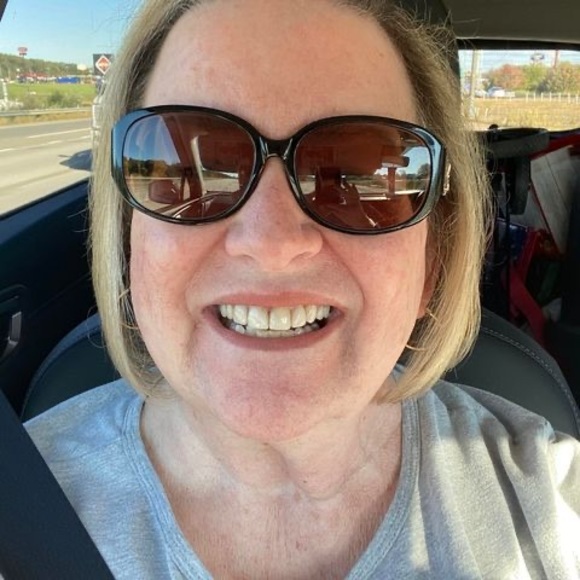 Profile Picture of Linda Harpold (@harpoldl132) on Poshmark