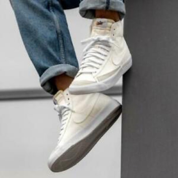 Profile Picture of Sarah Andrews (@sandrews657) on Poshmark