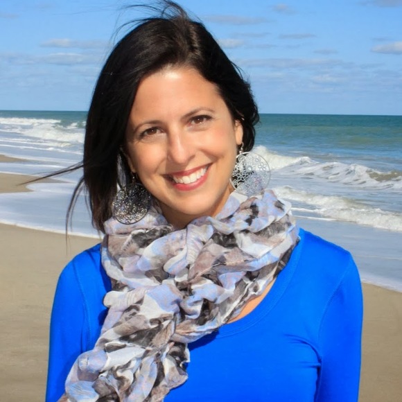 Profile Picture of Michelle Wuesthoff (@hisartist) on Poshmark
