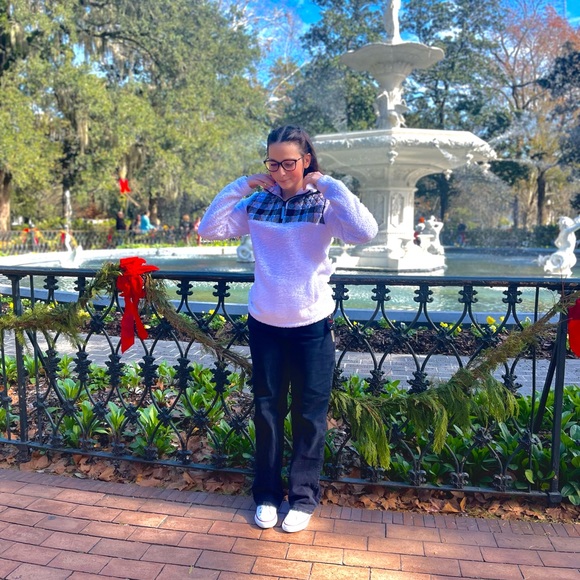 Profile Picture of Julia Keith (@juliakeith11) on Poshmark
