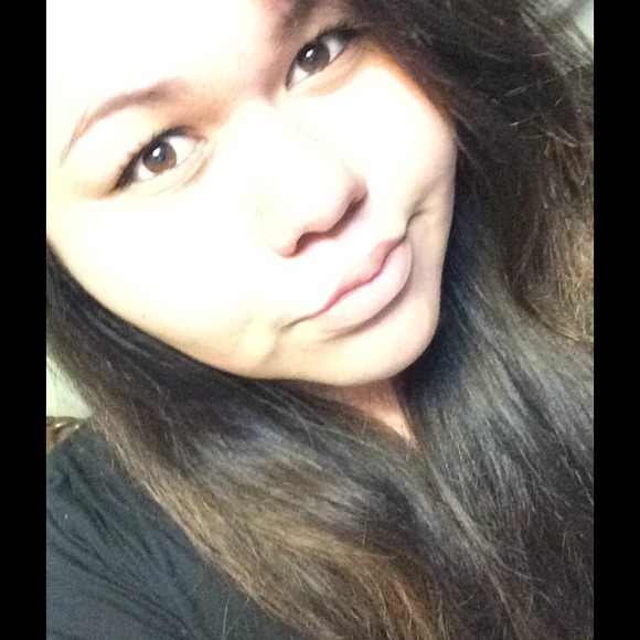 Profile Picture of Cassandra Hernandez (@moneysaver9797) on Poshmark