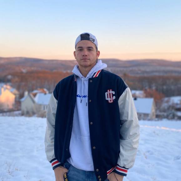 Profile Picture of Dylan Burris (@dburris12102001) on Poshmark