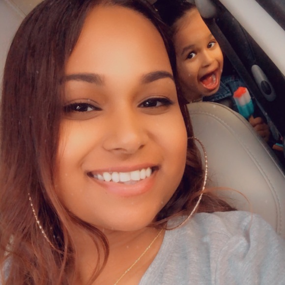 Profile Picture of Cindy Matadial (@cindymatadial) on Poshmark