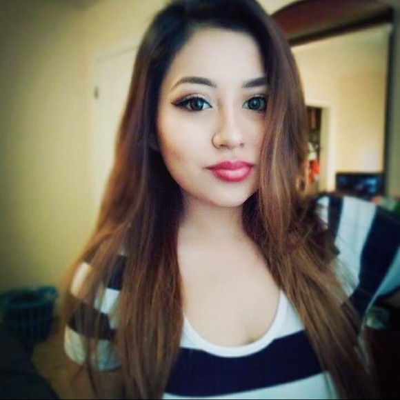 Profile Picture of Brenda Esquivel (@brendal6697) on Poshmark
