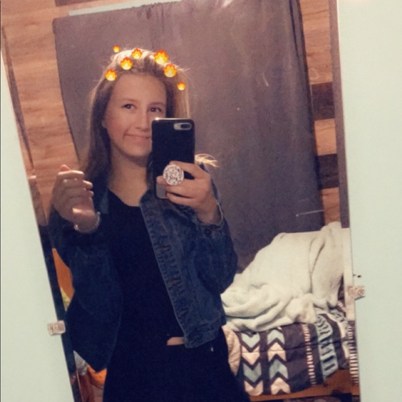 Profile Picture of Zoe Prause (@zoeprause) on Poshmark