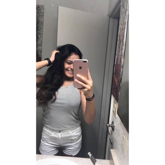 Profile Picture of Brianna Foutz (@briannafoutz) on Poshmark