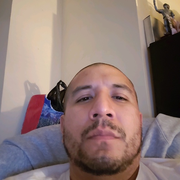 Profile Picture of Alex Garces (@alexgarces72) on Poshmark