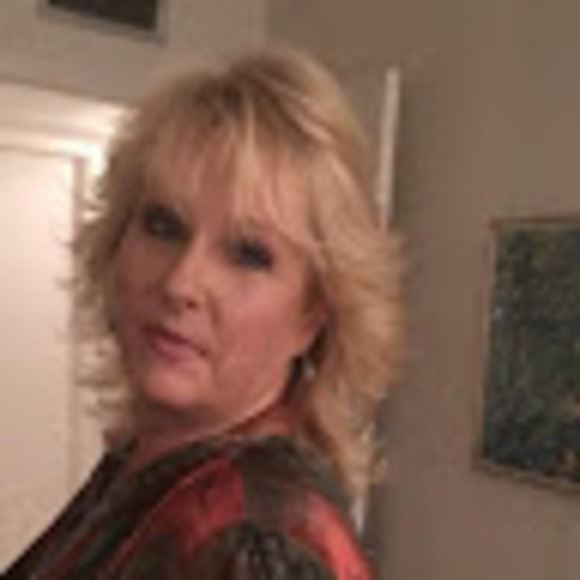 Profile Picture of Lisa Kershaw (@sunshine123455) on Poshmark
