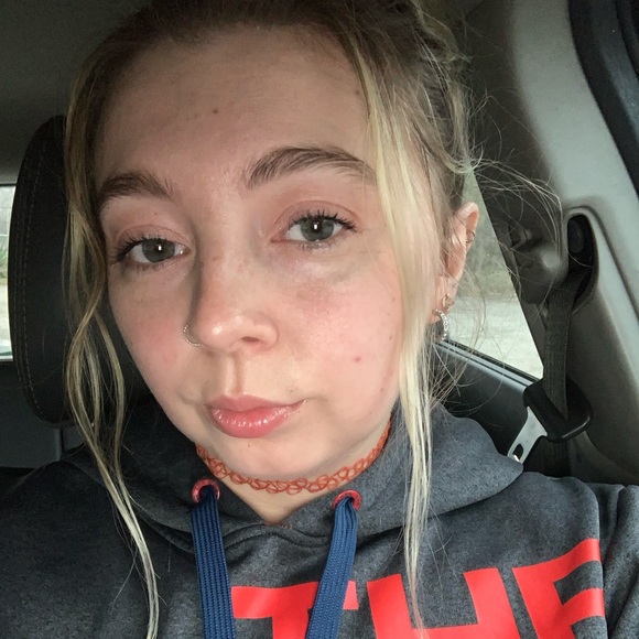 Profile Picture of Amber Hockersmith (@a_hockersmith) on Poshmark
