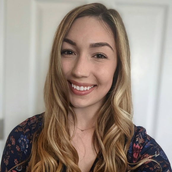 Profile Picture of Avalina Rodrigues (@avalinar) on Poshmark