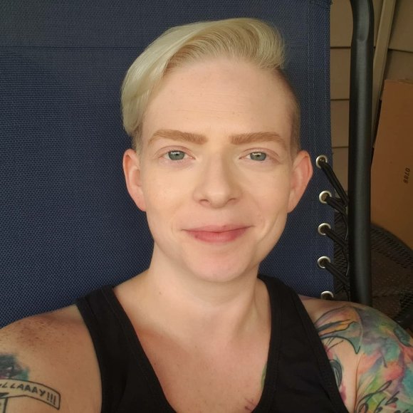 Jenn Moon - Poshmark Profile Picture of Jenn Moon (@starbuck7121) on Poshmark