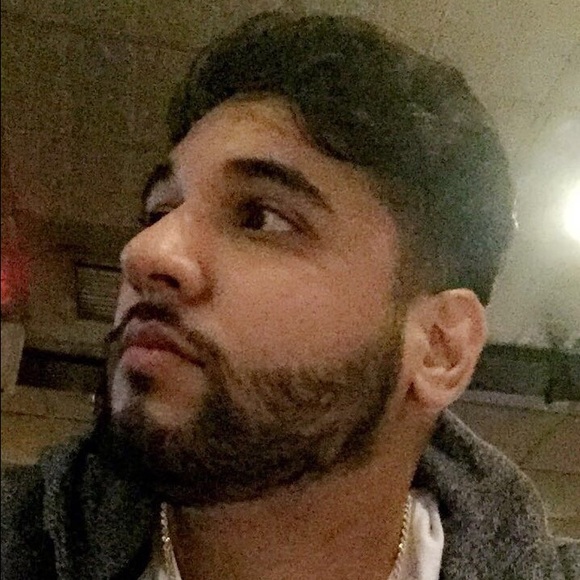 Profile Picture of Mohammed Zaman (@mzaman89) on Poshmark
