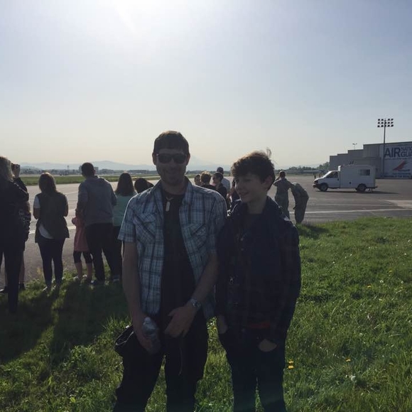 Profile Picture of Andrew Glass (@andrewglass432) on Poshmark