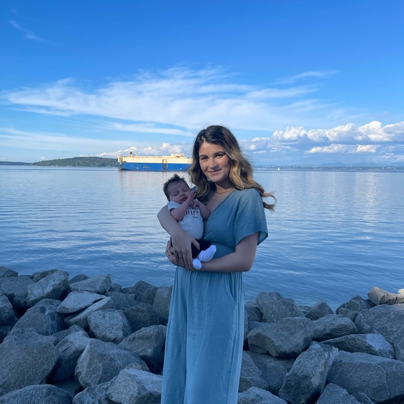 Profile Picture of Jasmine Peasner (@jasminepeasner) on Poshmark