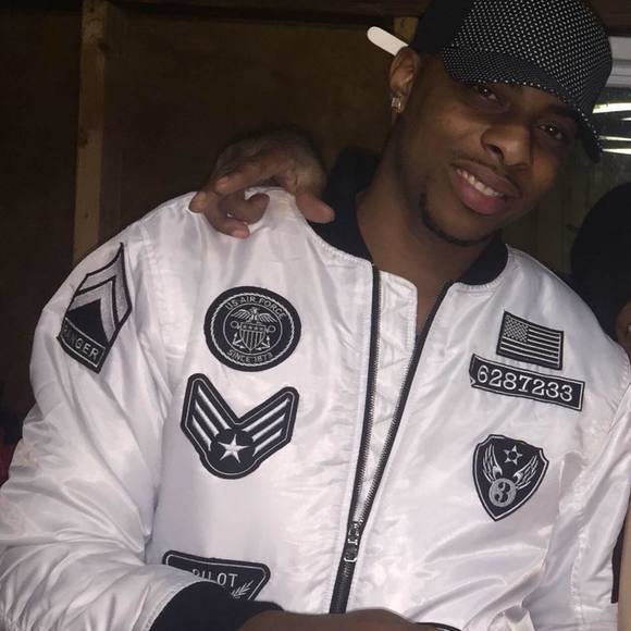 Profile Picture of Lamar Francis (@zargohard) on Poshmark