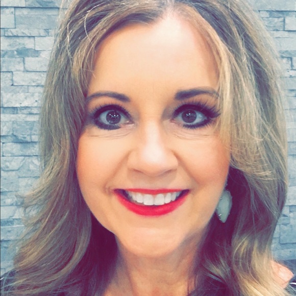 Profile Picture of Donna Decker (@donnadecker31) on Poshmark