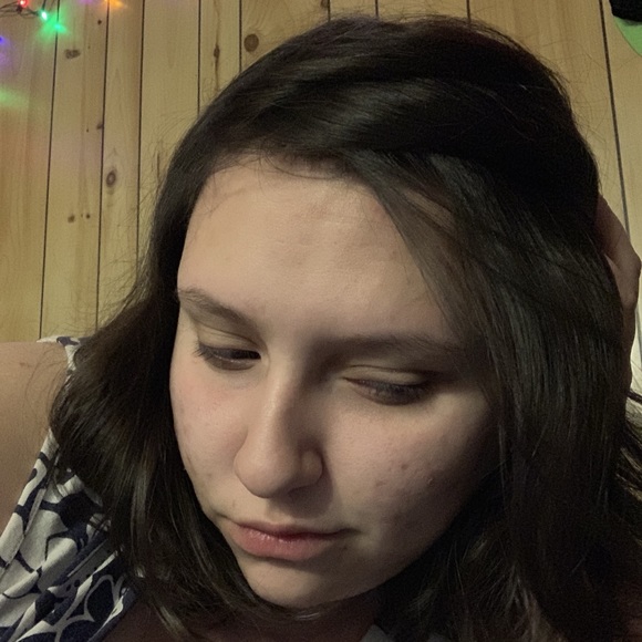 Profile Picture of Cassandra Thonus (@cassandrathonus) on Poshmark