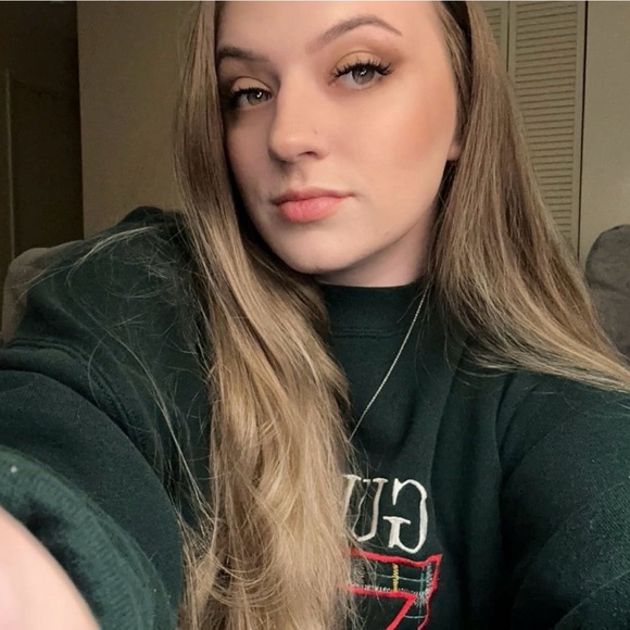 Profile Picture of Krista Scanlon (@kristascanlonn) on Poshmark