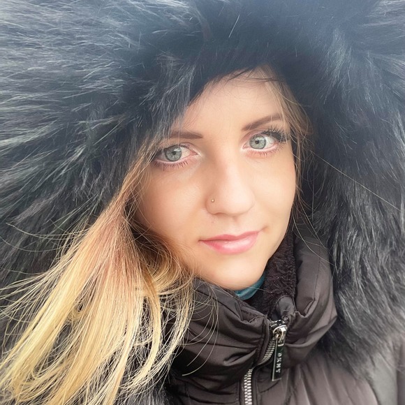 Profile Picture of Evgeniya Yarina (@eva19872005) on Poshmark