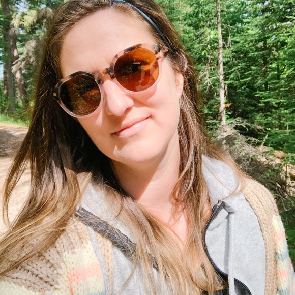 Profile Picture of Barbara Moir (@barbudhabi) on Poshmark