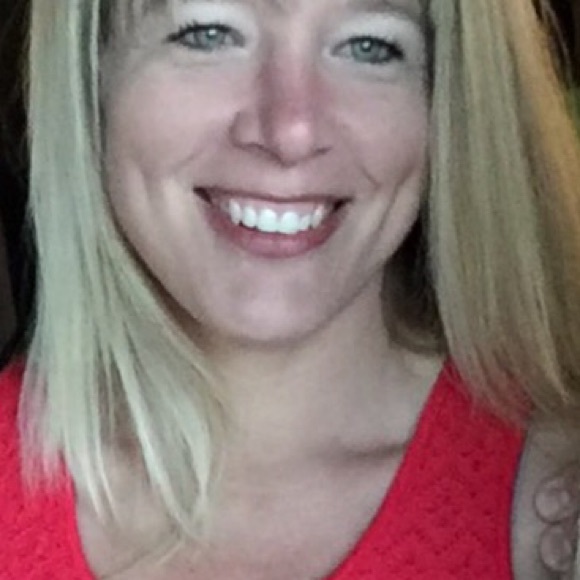 Profile Picture of Candi Hegemann (@chege) on Poshmark