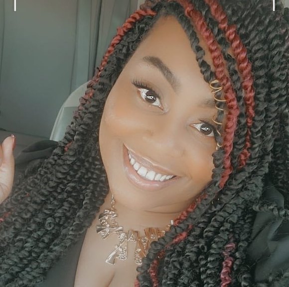 Profile Picture of Stephanie Petteway (@spetteway) on Poshmark
