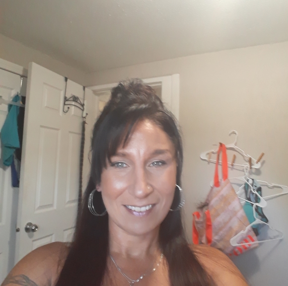 Profile Picture of Christina Rosenthal (@chrissie40) on Poshmark