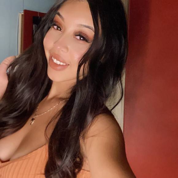 Profile Picture of Daniela Padilla (@daaanxz) on Poshmark