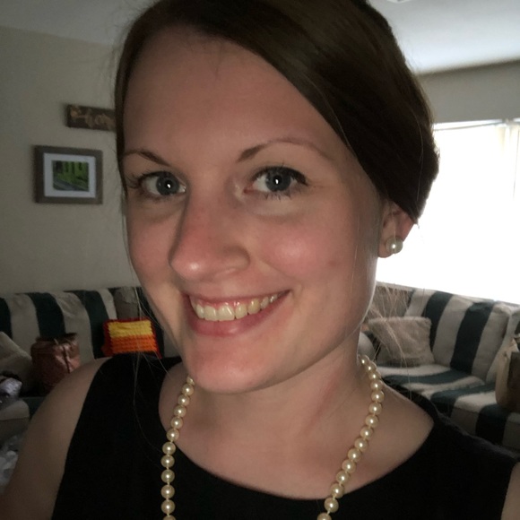 Profile Picture of Lizzy Hayes (@lebeastro) on Poshmark