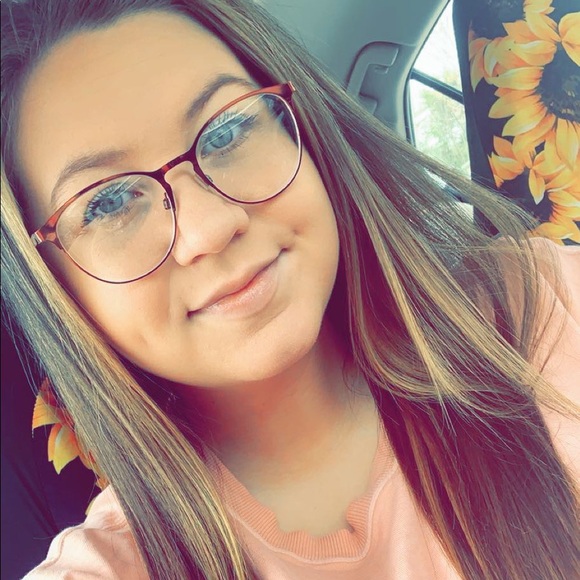 Profile Picture of Cheyenne Crosby (@cheycrosby26) on Poshmark